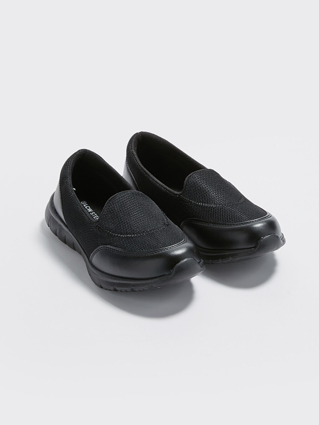 حذاء رياضي نسائي