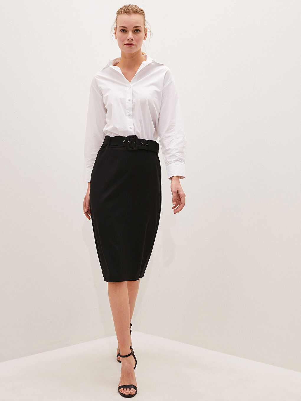 Belt Detail Short Skirt