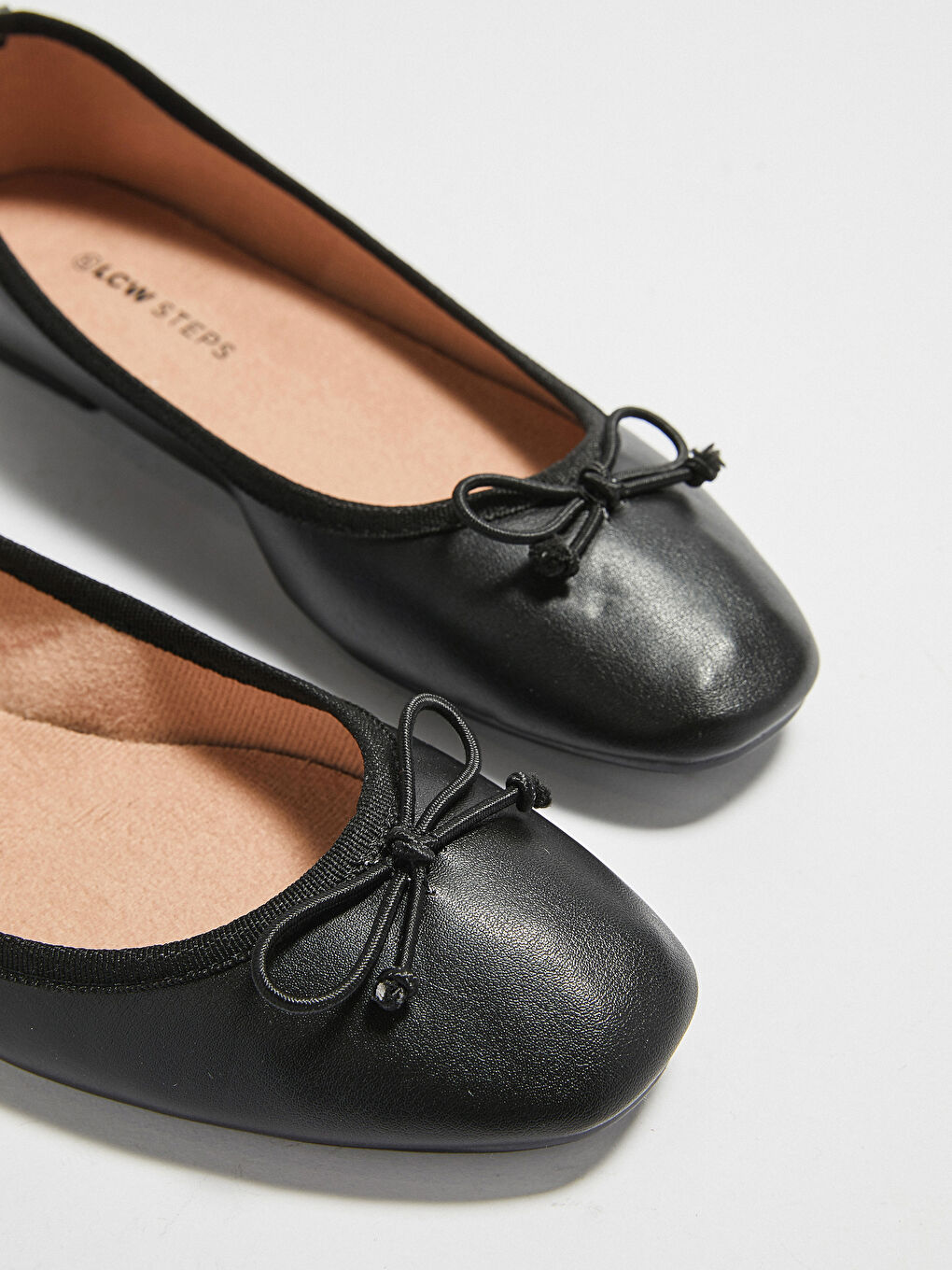 Siyah Kadın Fiyonk Detaylı Babet Ayakkabı-1