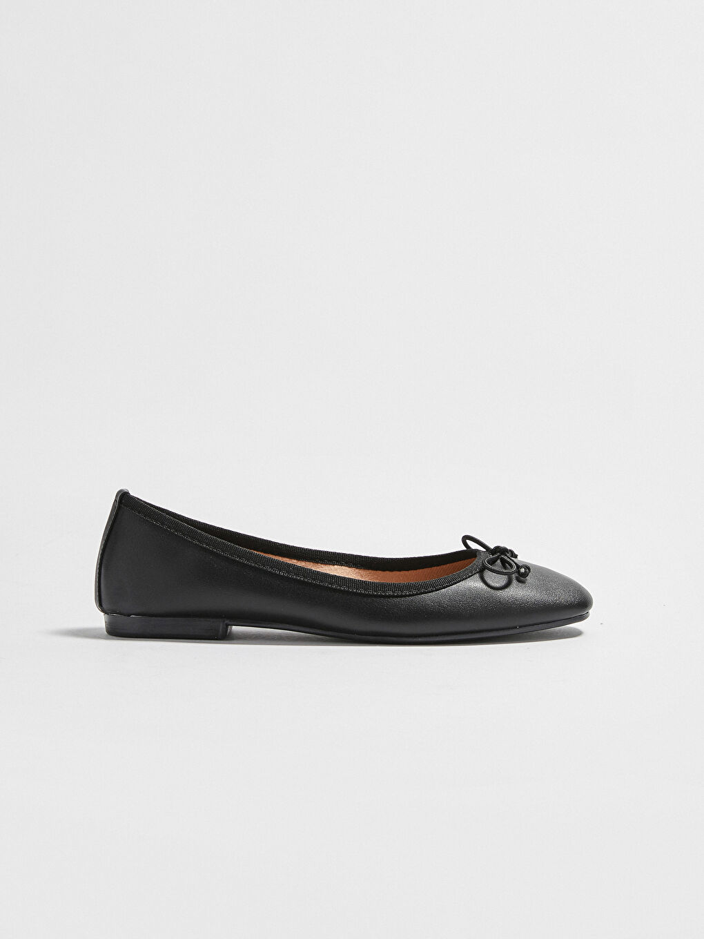 Siyah Kadın Fiyonk Detaylı Babet Ayakkabı-3