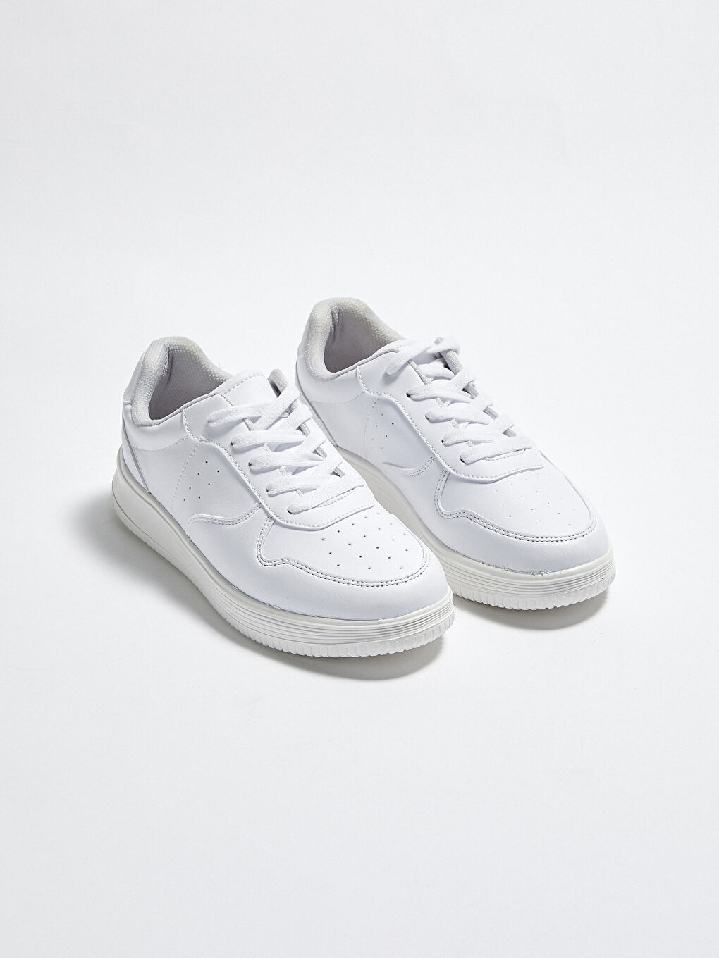 Beyaz Bağcıklı Günlük Kadın Spor Ayakkabı