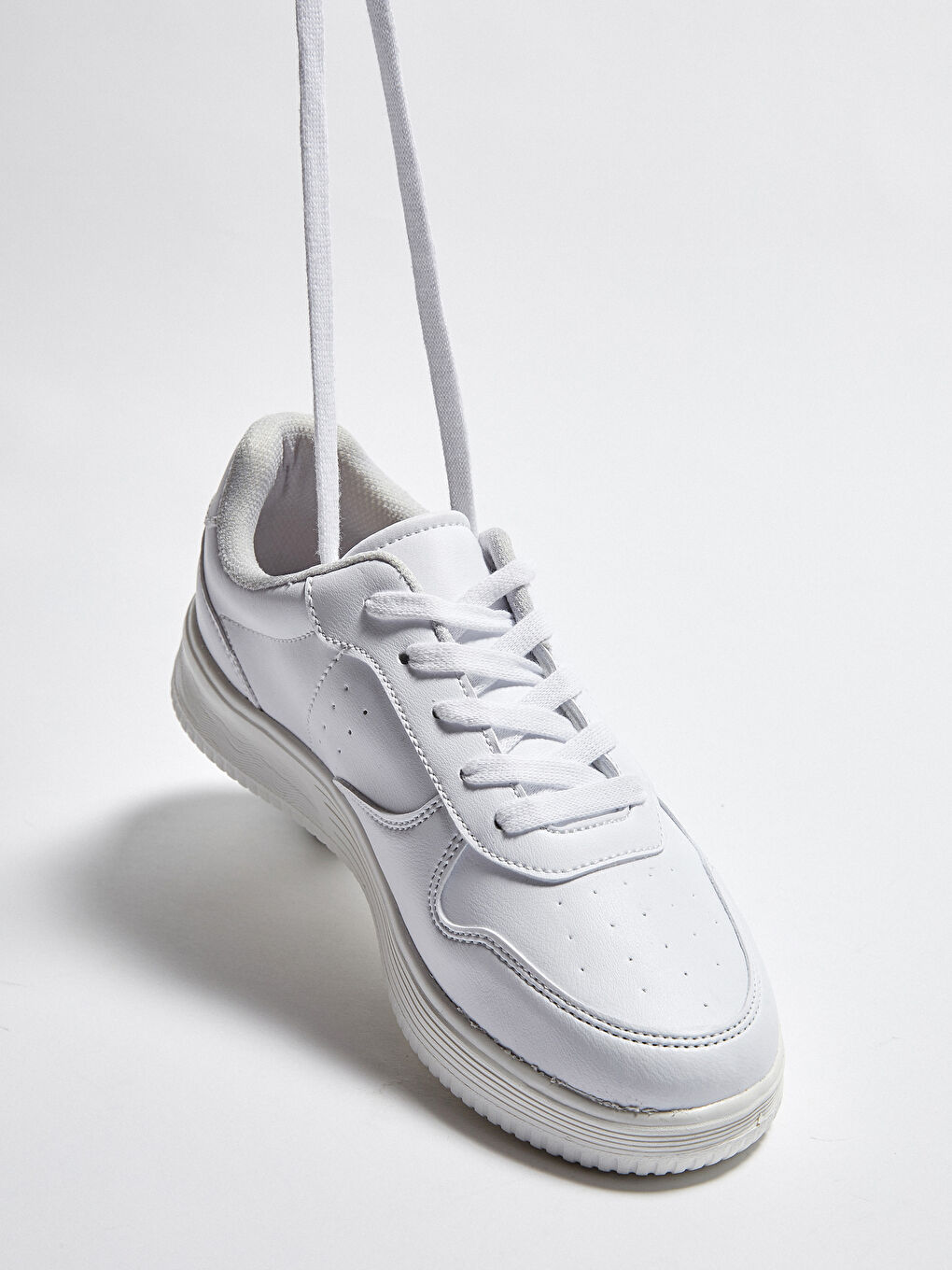 Beyaz Bağcıklı Günlük Kadın Spor Ayakkabı-1