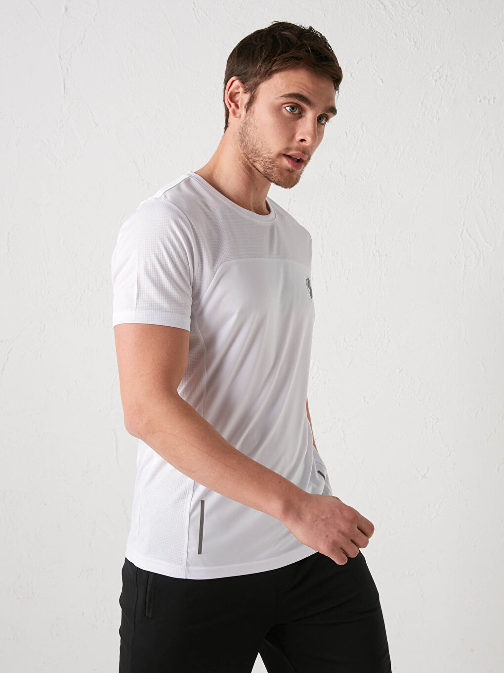 T-shirt de sport actif à manches courtes et col rond pour hommes