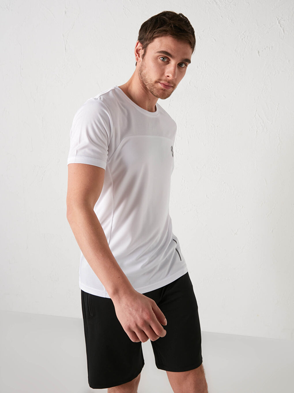 T-shirt de sport actif à manches courtes et col rond pour hommes-1