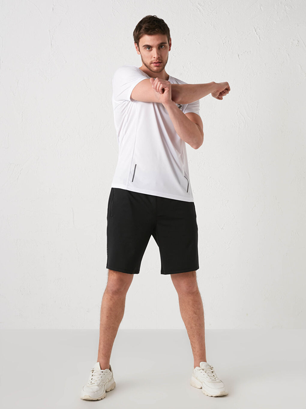 T-shirt de sport actif à manches courtes et col rond pour hommes-3