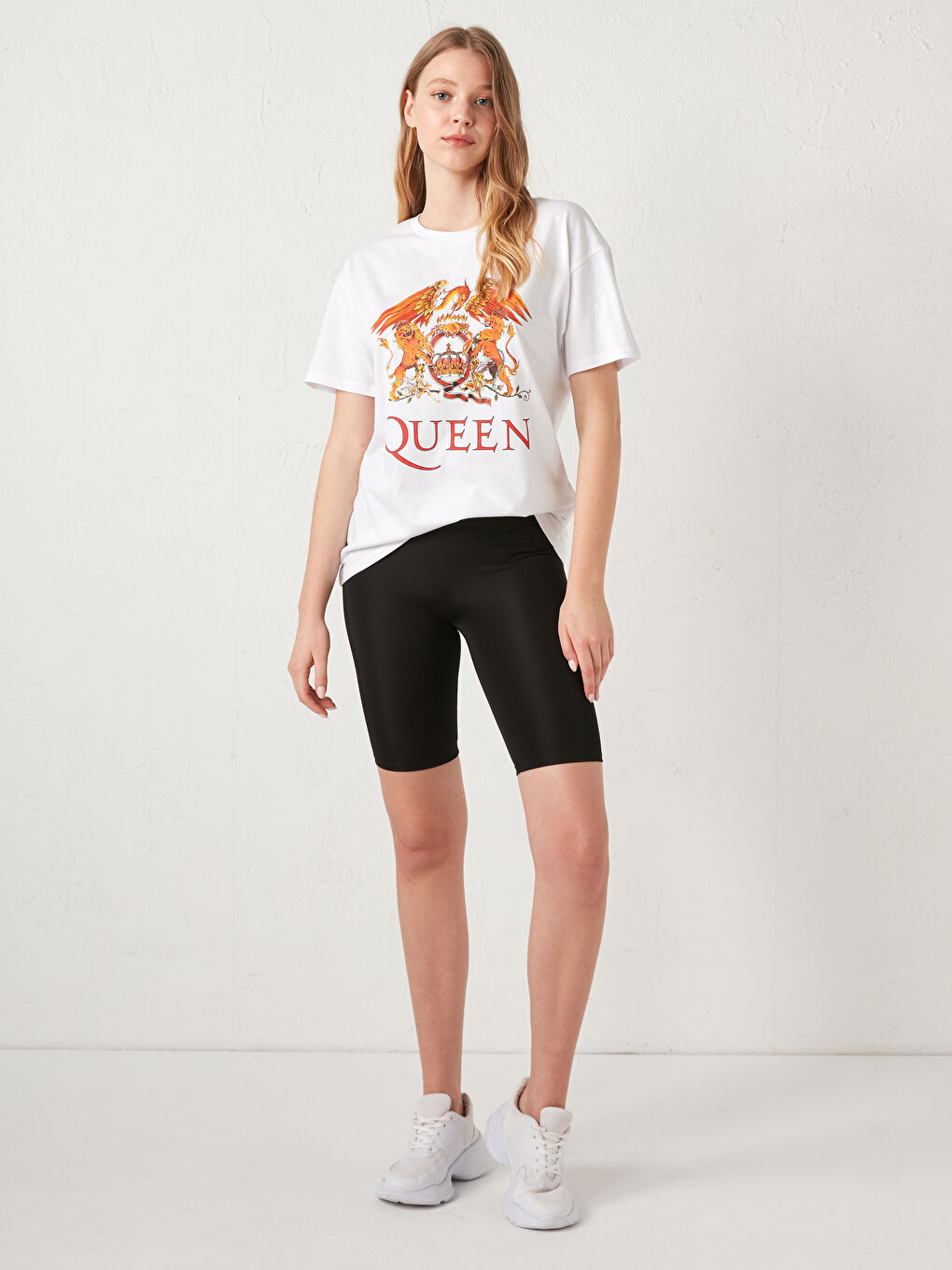 Beyaz Bisiklet Yaka Queen Baskılı Tişört-3