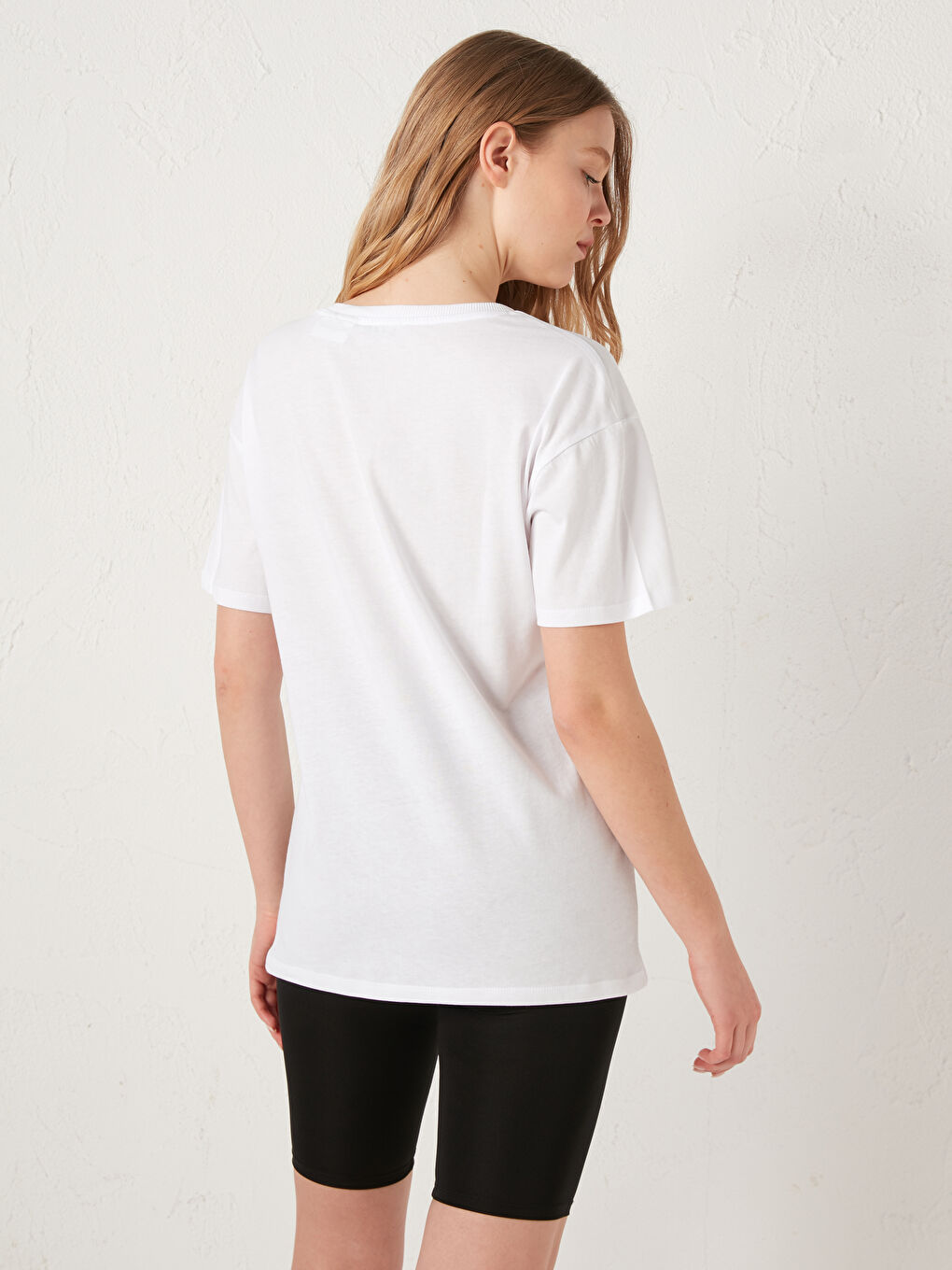 Beyaz Bisiklet Yaka Queen Baskılı Tişört-4