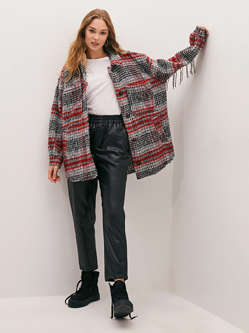 Kırmızı Gömlek Yaka Cep Detaylı Ekose Uzun Kollu Kadın Kaşe Kaban-10