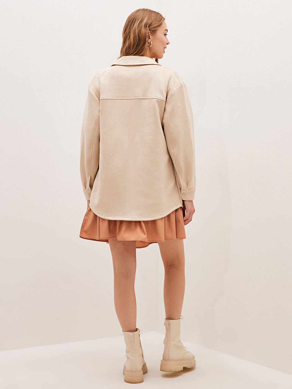 Bej Gömlek Yaka Uzun Kollu Süet Kadın Mont-6