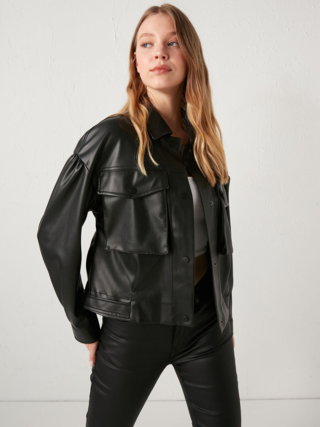 Geacă din piele ecologică simplă cu guler de cămașă pentru femei