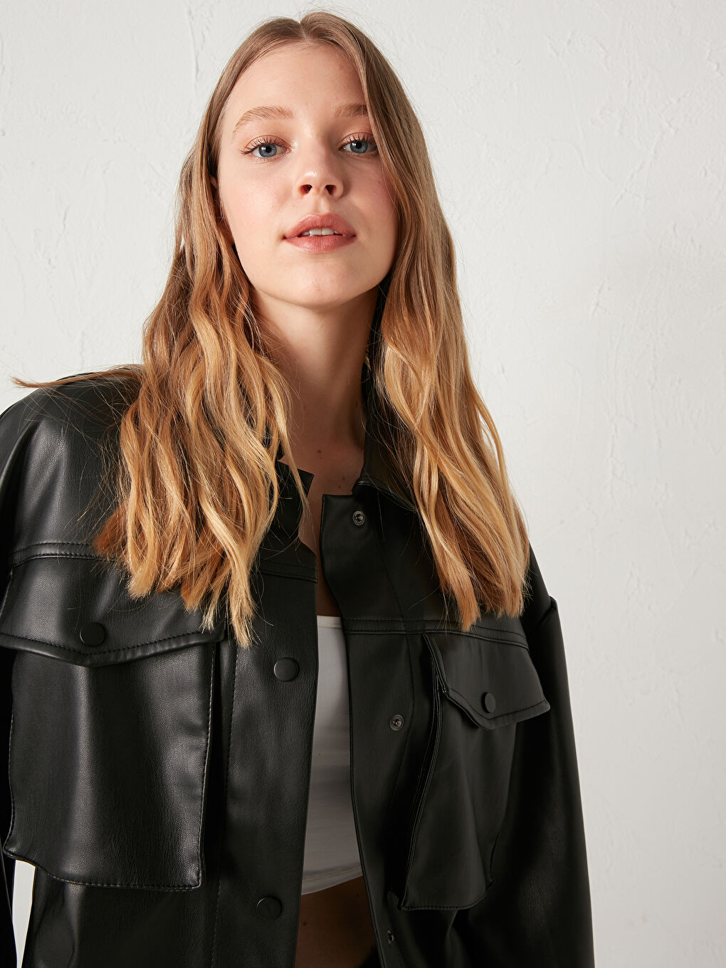 Geacă din piele ecologică simplă cu guler de cămașă pentru femei-2