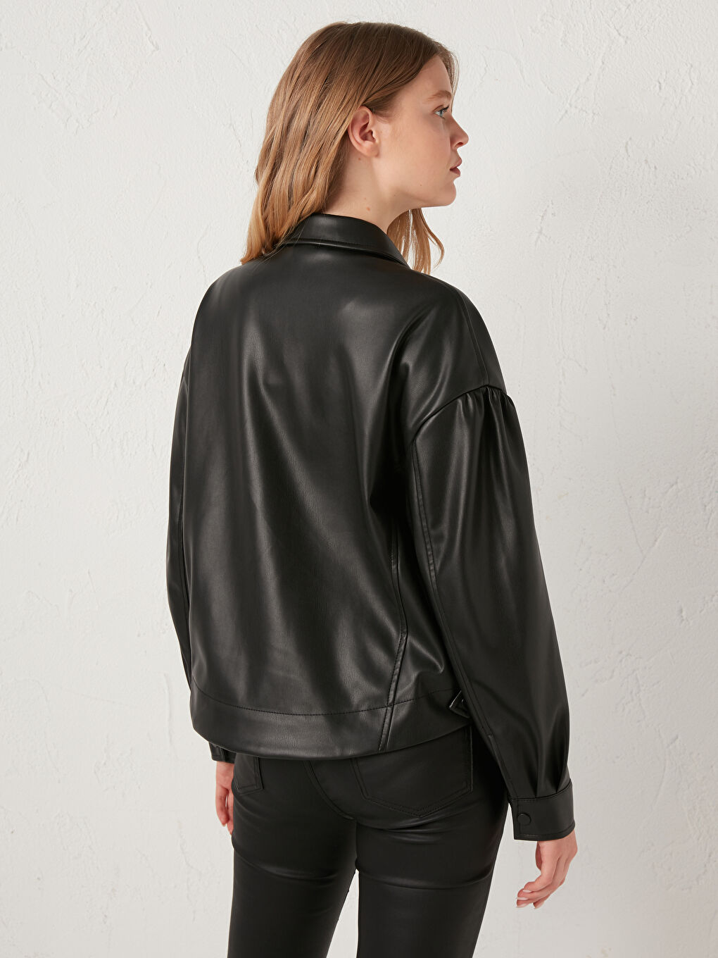 Geacă din piele ecologică simplă cu guler de cămașă pentru femei-4