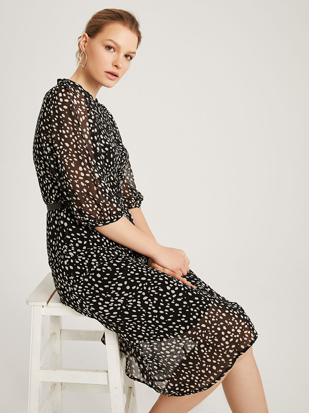 Siyah Kemerli Balon Kol Desenli Elbise-2