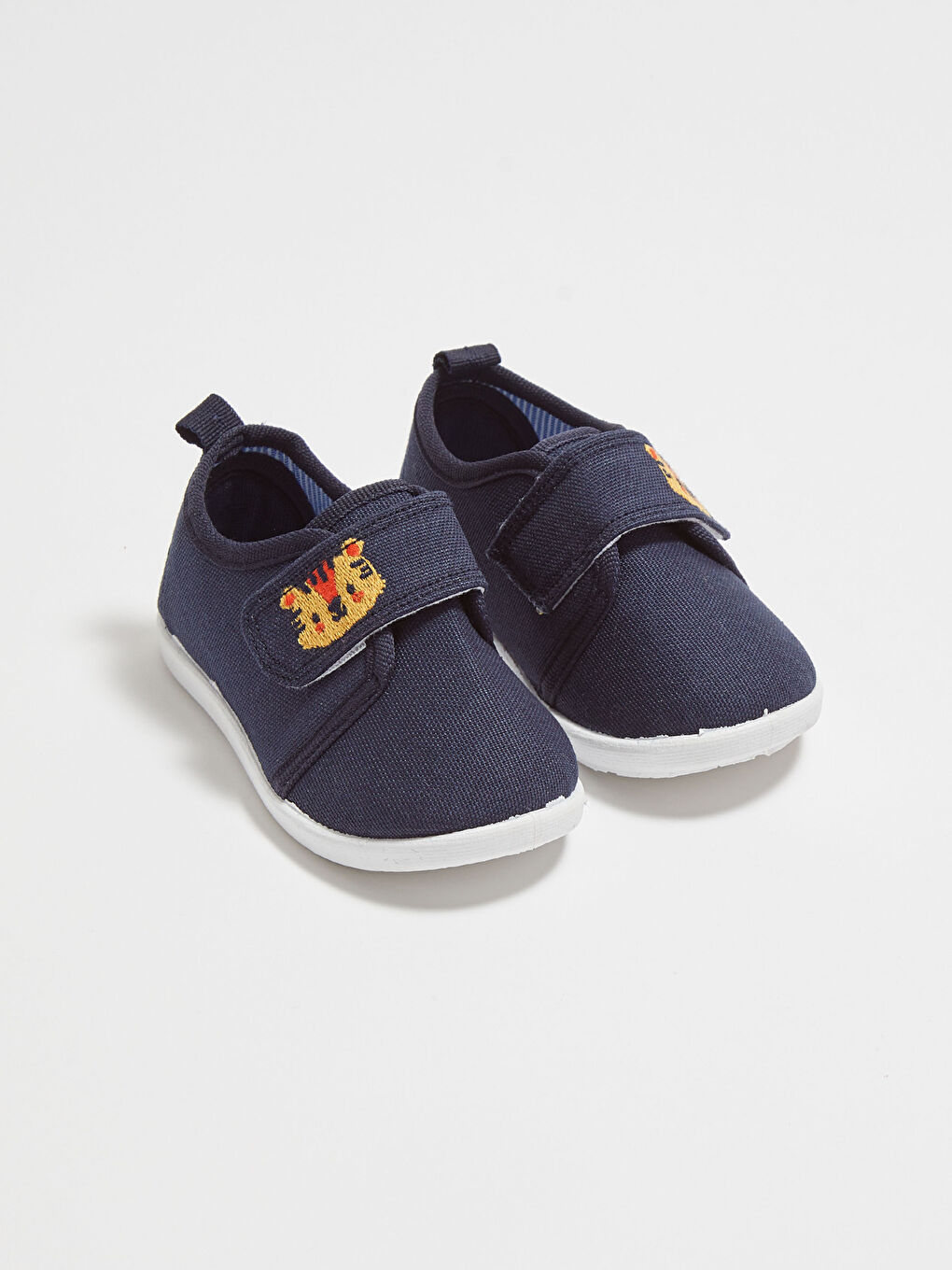 Lacivert Nakış Detaylı Cırt Cırtlı Erkek Bebek Yürüme Öncesi Günlük Bez Ayakkabı