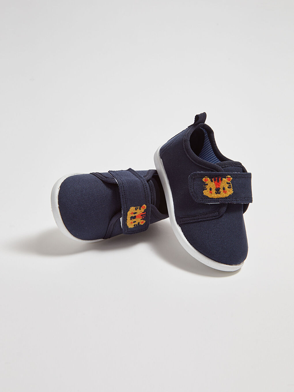 Lacivert Nakış Detaylı Cırt Cırtlı Erkek Bebek Yürüme Öncesi Günlük Bez Ayakkabı-2
