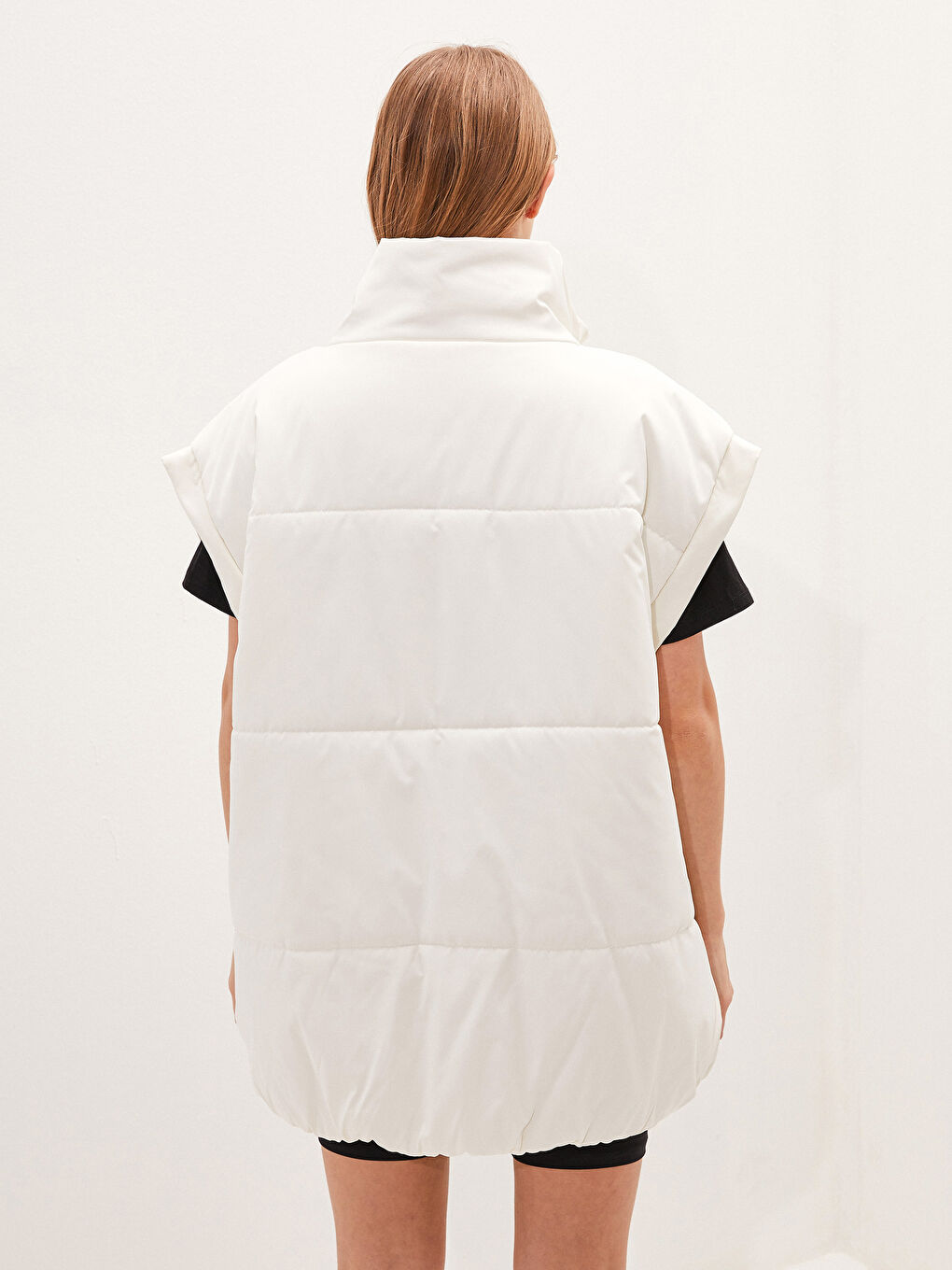 Bej Dik Yaka Kolsuz Fermuarlı Kadın Şişme Yelek-5