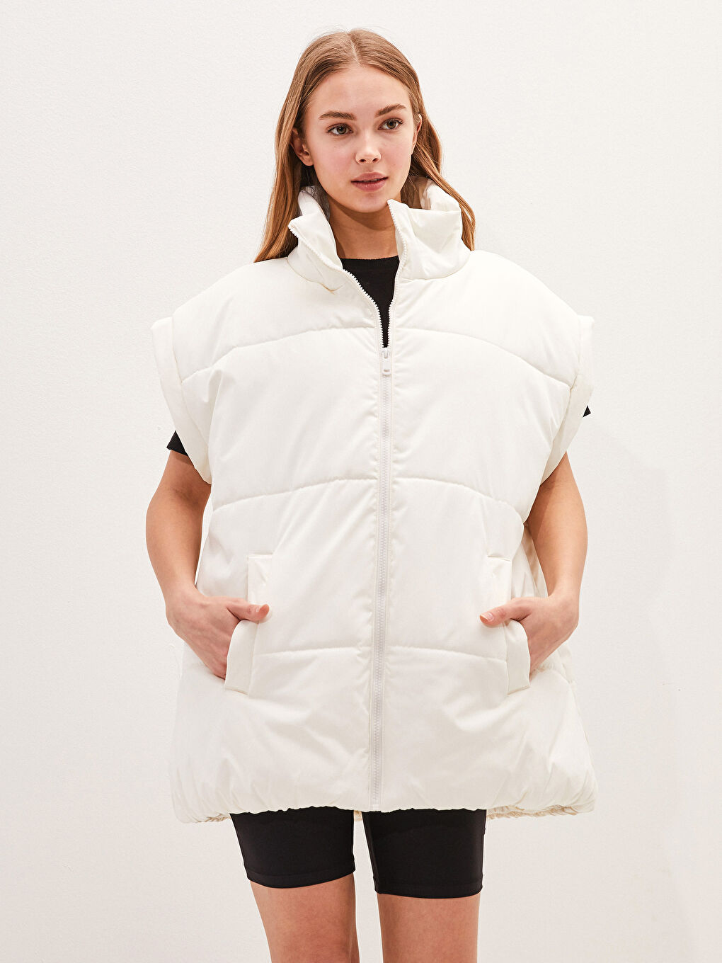 Bej Dik Yaka Kolsuz Fermuarlı Kadın Şişme Yelek-6