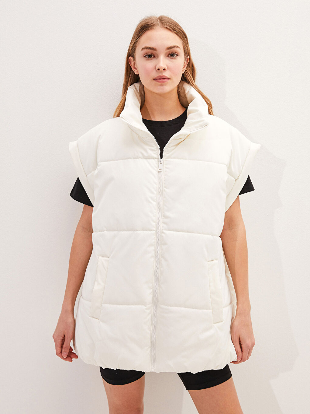 Bej Dik Yaka Kolsuz Fermuarlı Kadın Şişme Yelek