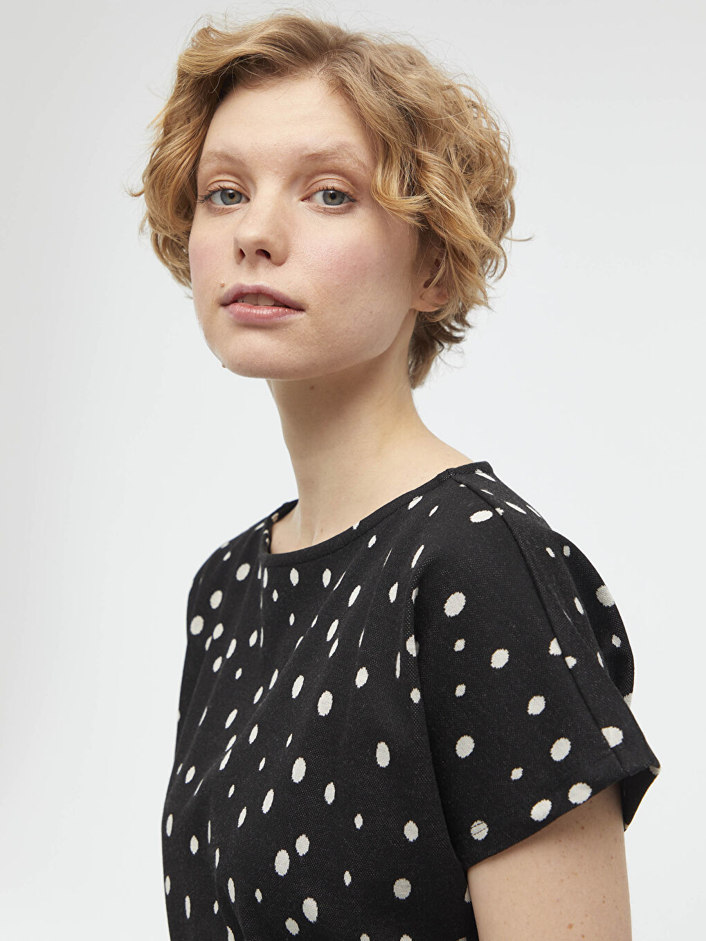 Rochie Midi cu Buline și Curea în Talie-3