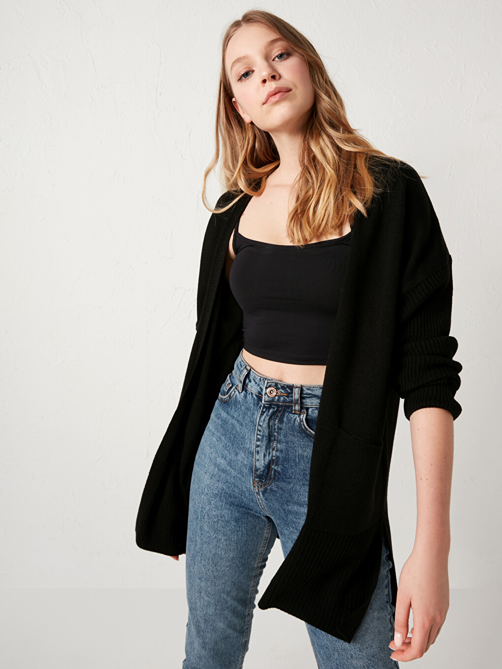 Self Patterned Thin V Neck Knitwear Cardigan-1