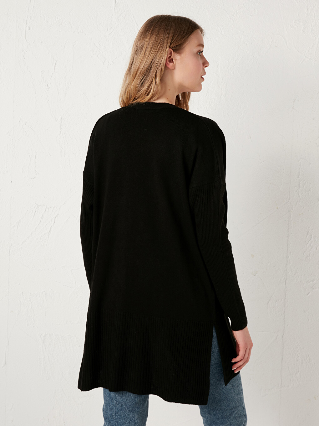 Self Patterned Thin V Neck Knitwear Cardigan-4