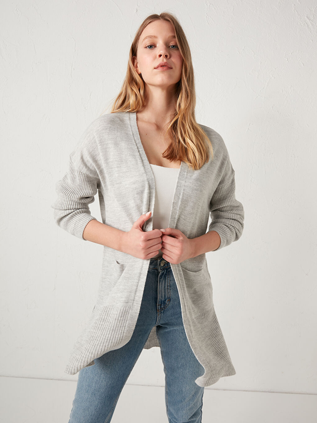 Self-Patterned and V-Neck Lightweight Tricot Cardigan