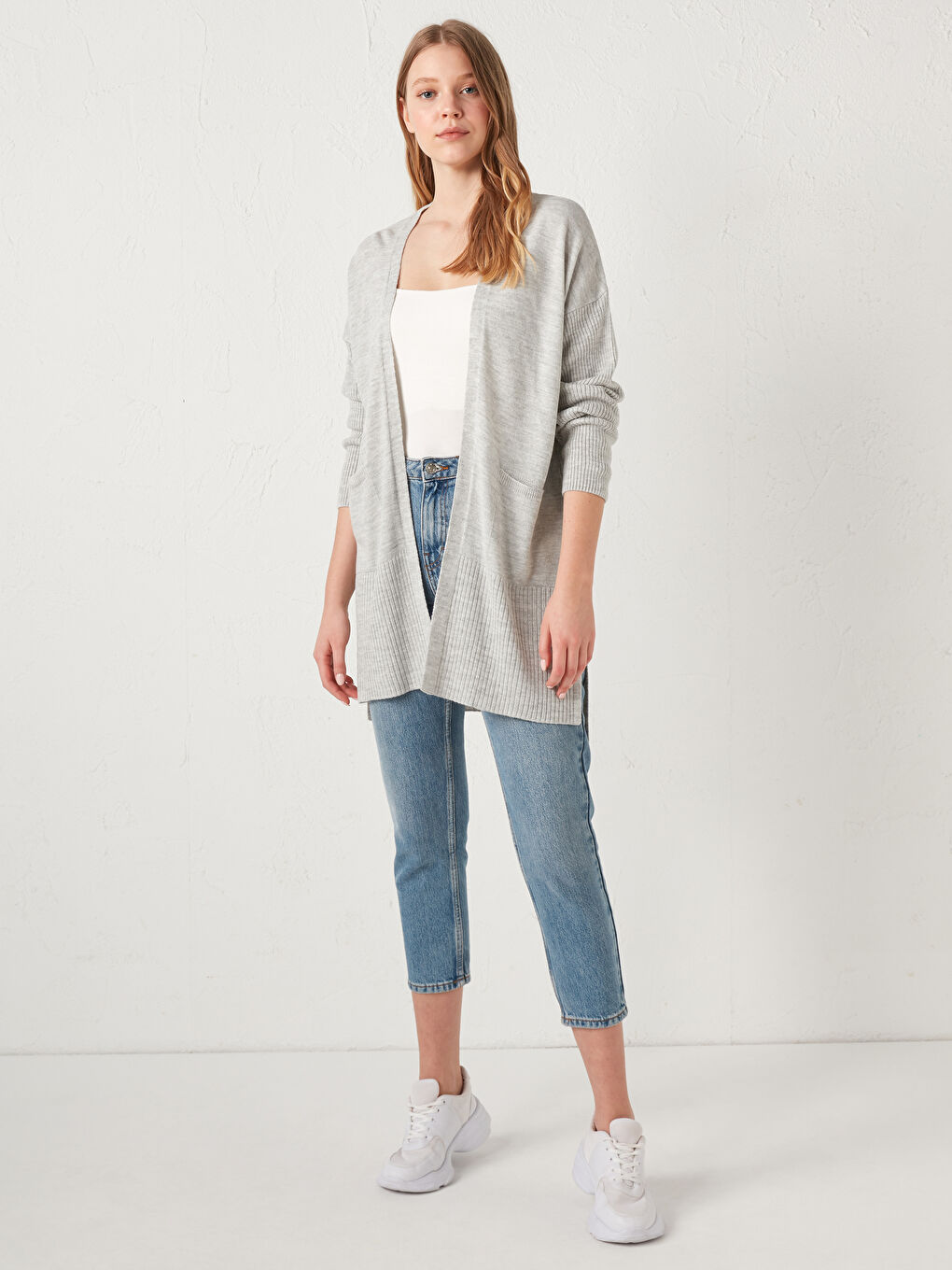 Self-Patterned and V-Neck Lightweight Tricot Cardigan-3