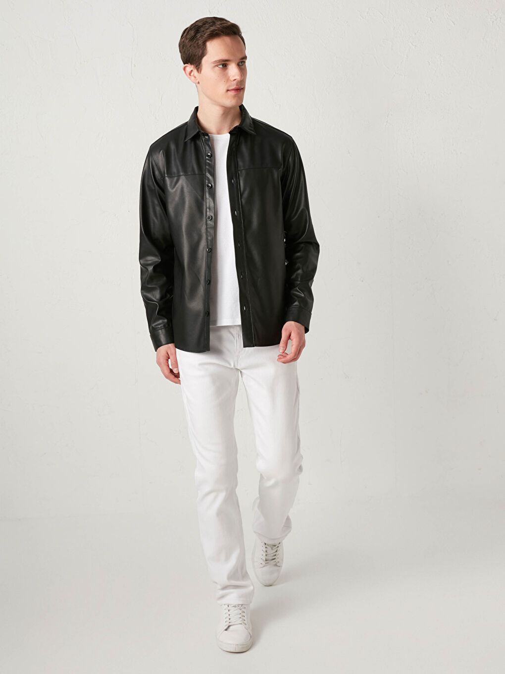 Siyah Rahat Kalıp Uzun Kollu Deri Görünümlü Gömlek-2