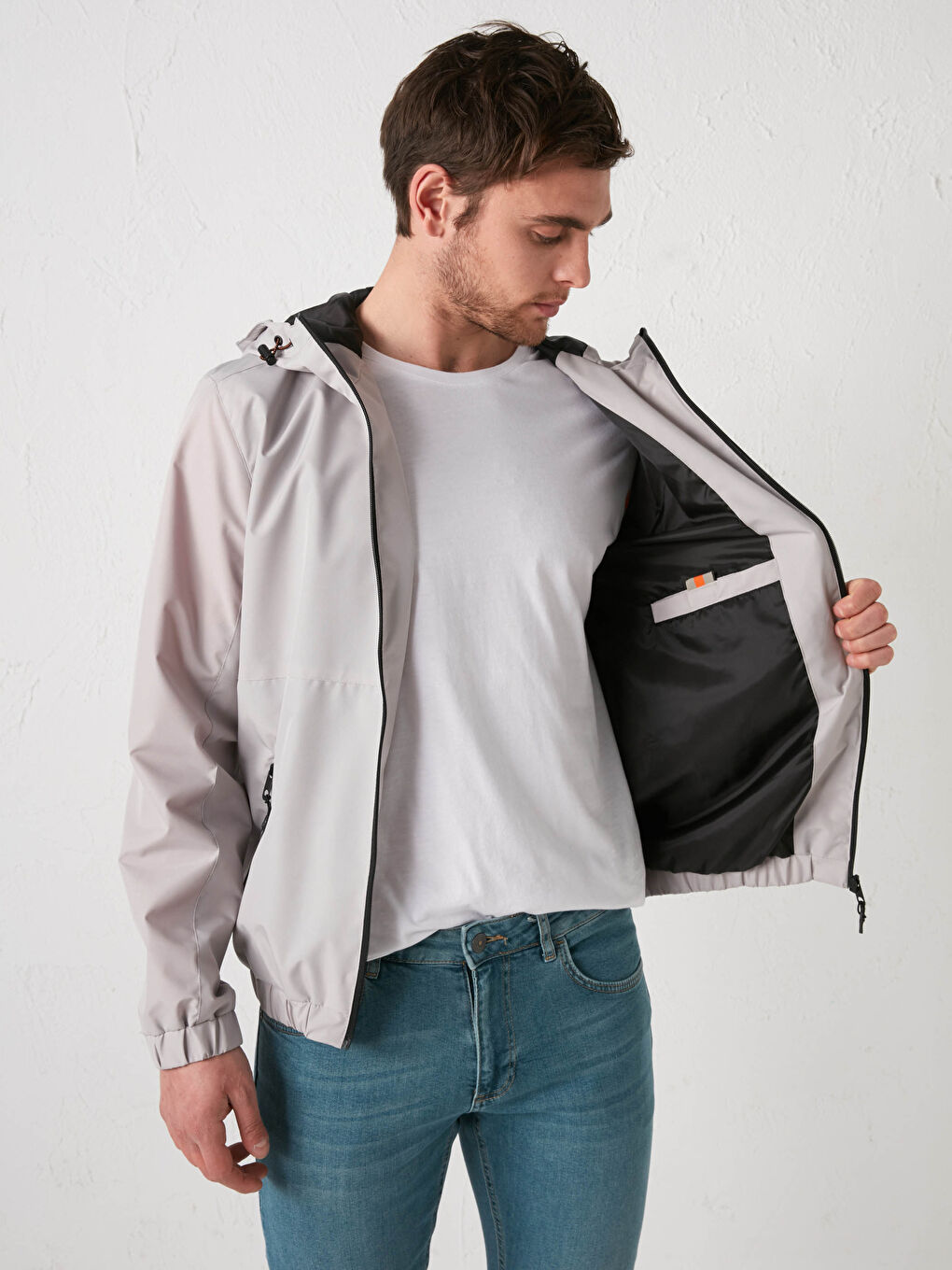 Bej Slim Fit Dik Yaka Kapüşonlu İnce Erkek Yağmurluk-8