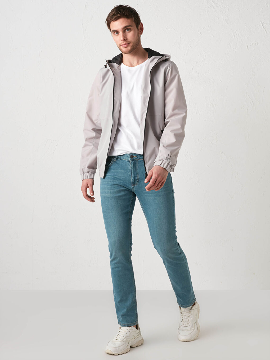 Bej Slim Fit Dik Yaka Kapüşonlu İnce Erkek Yağmurluk-10