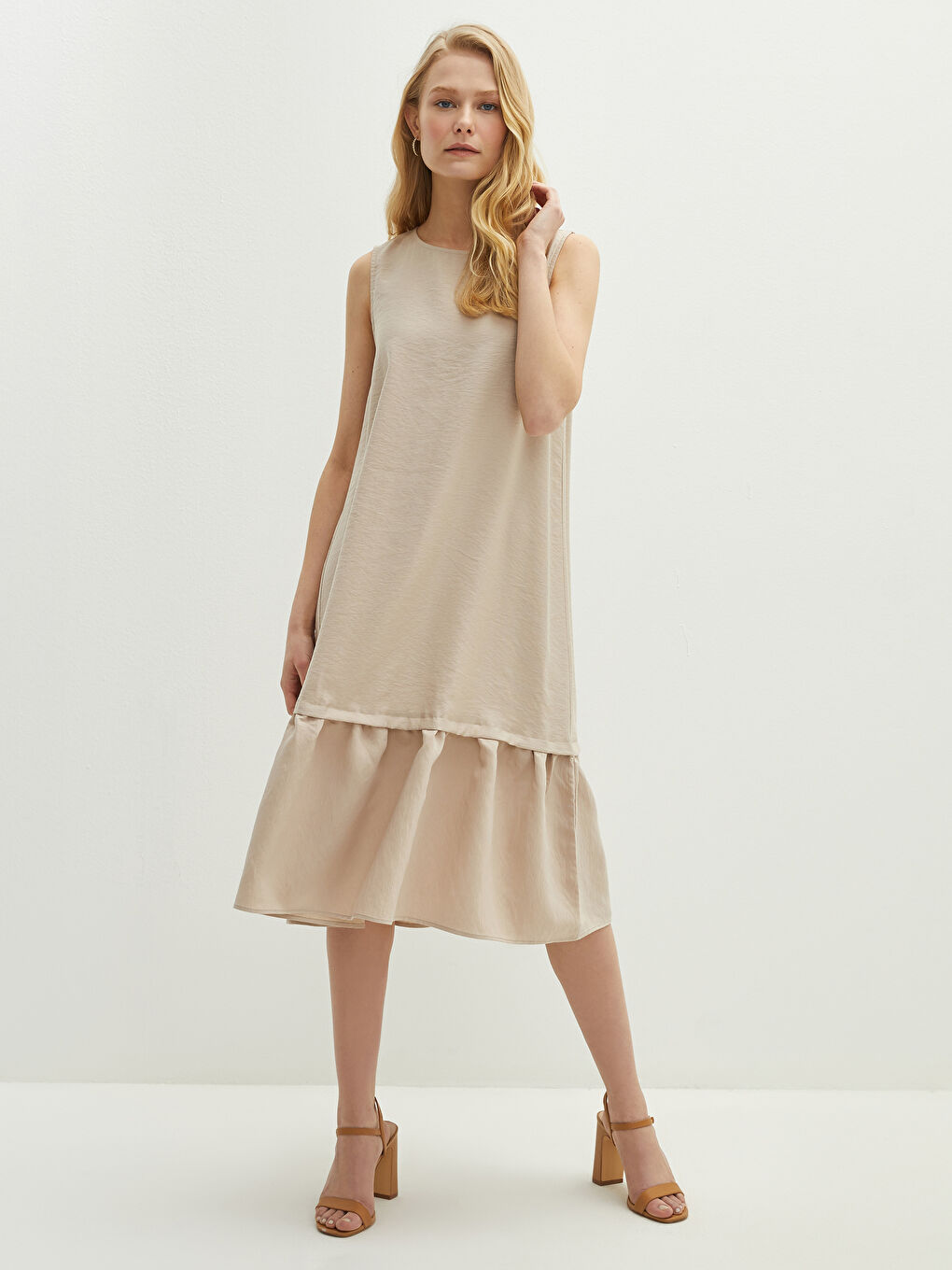 Bej Bisiklet Yaka Düz Kolsuz Fırfır Detaylı Kadın Elbise