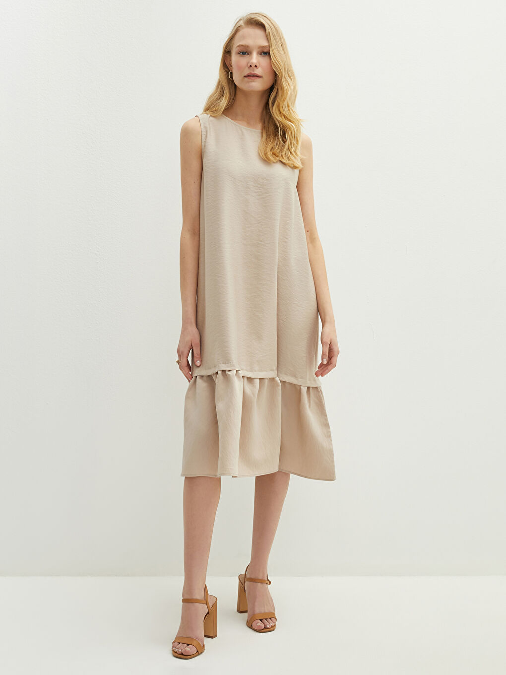 Bej Bisiklet Yaka Düz Kolsuz Fırfır Detaylı Kadın Elbise-1