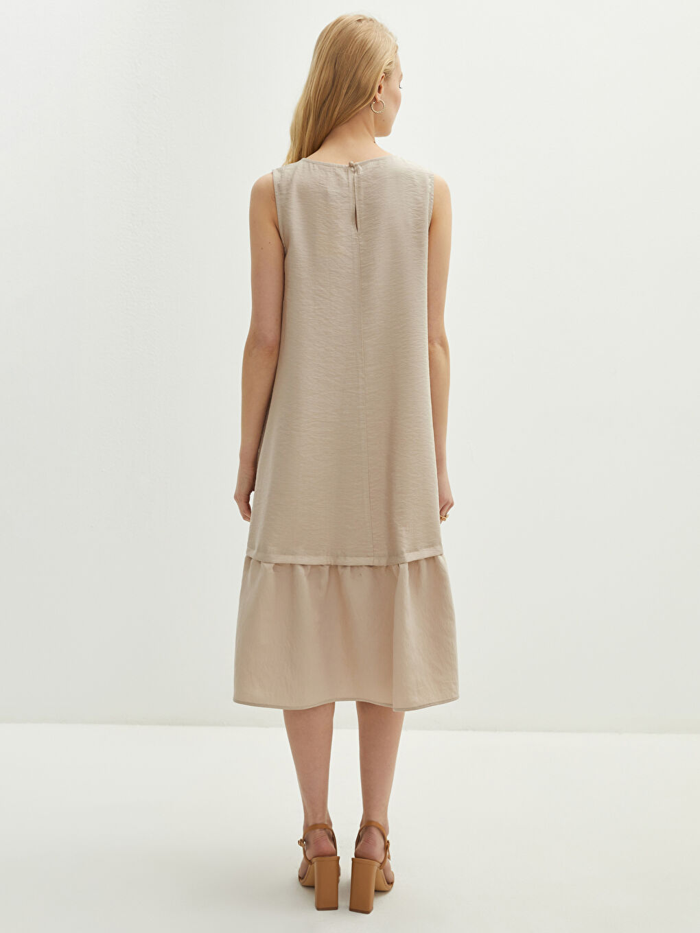 Bej Bisiklet Yaka Düz Kolsuz Fırfır Detaylı Kadın Elbise-4