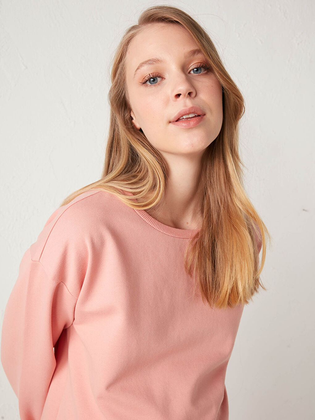 Дөңгелек жағалы жүктілікке арналған свитшот-1