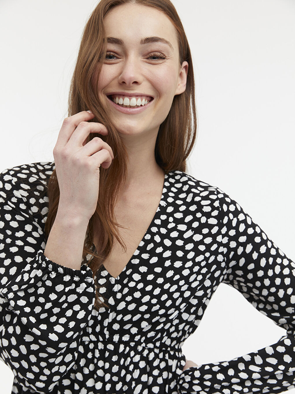 فستان نسائي من قماش الفيسكوز بياقة على شكل حرف V ونقشة وأكمام طويلة-2