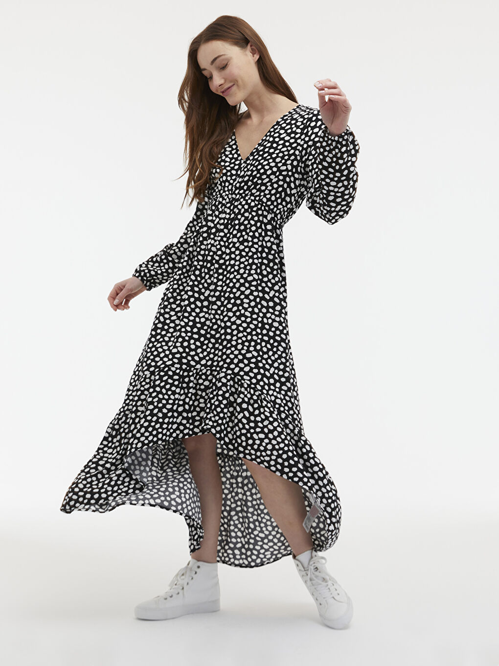 فستان نسائي من قماش الفيسكوز بياقة على شكل حرف V ونقشة وأكمام طويلة-4