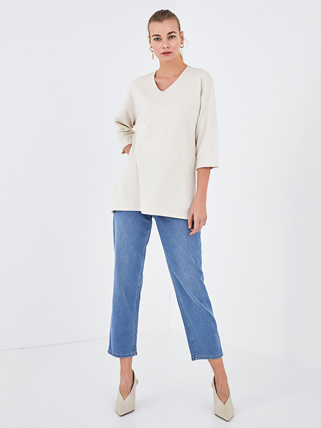 Bej V Yaka Düz Yarım Kollu Kadın Bluz-1