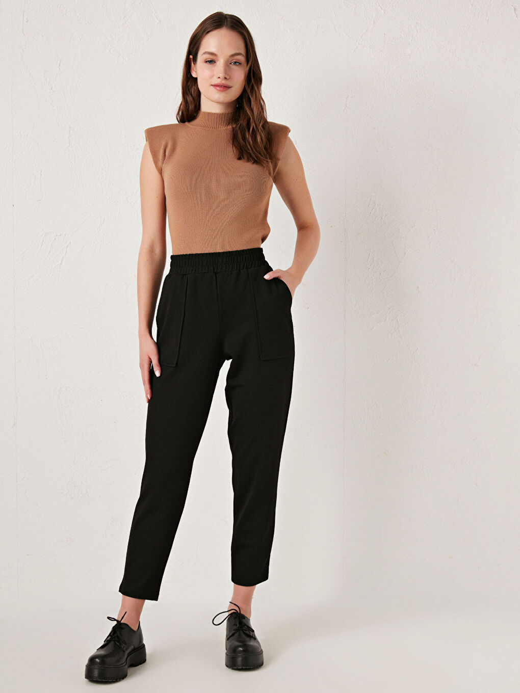 Siyah Beli Lastikli Bilek Boy Pantolon