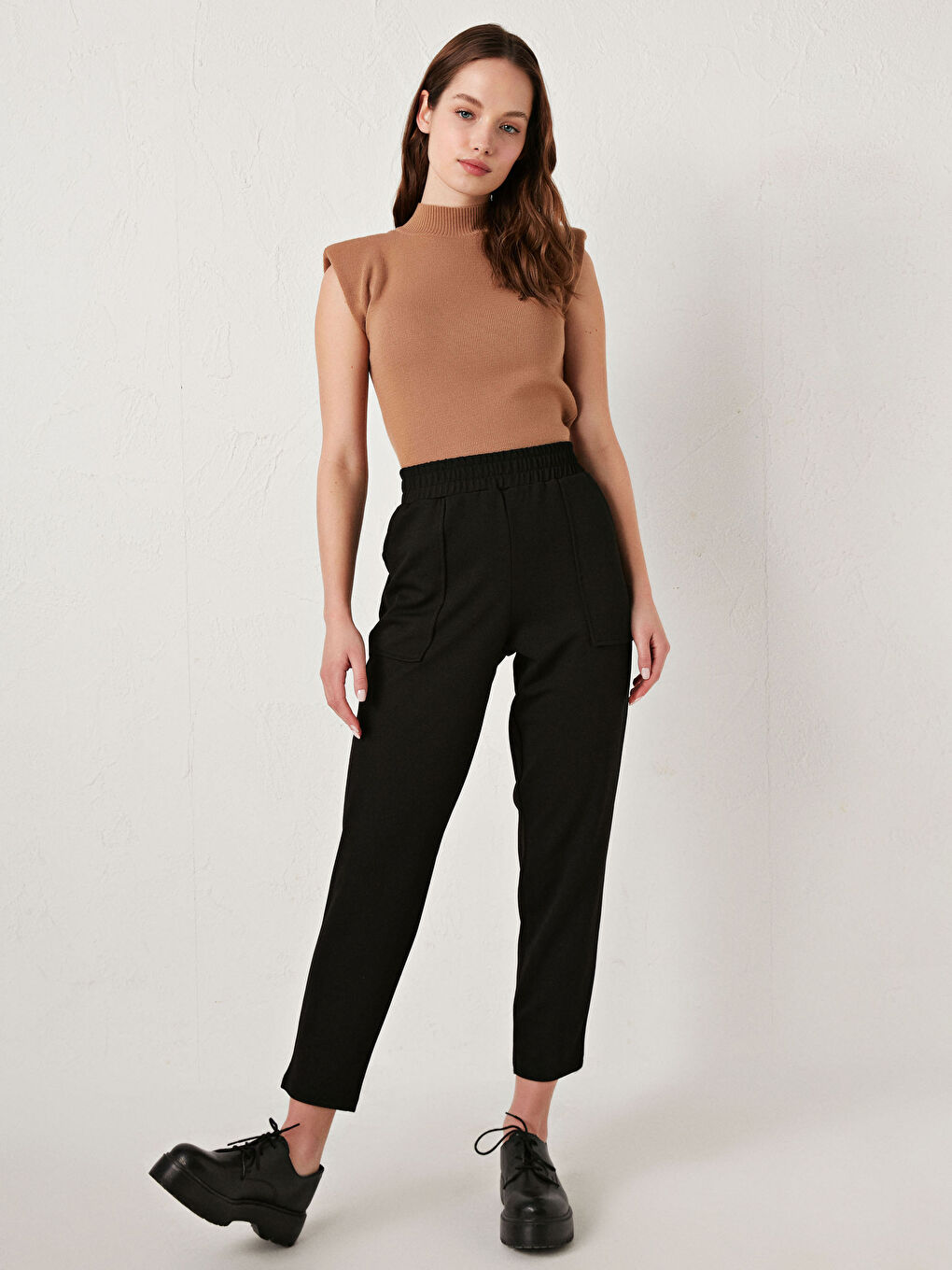 Siyah Beli Lastikli Bilek Boy Pantolon-2