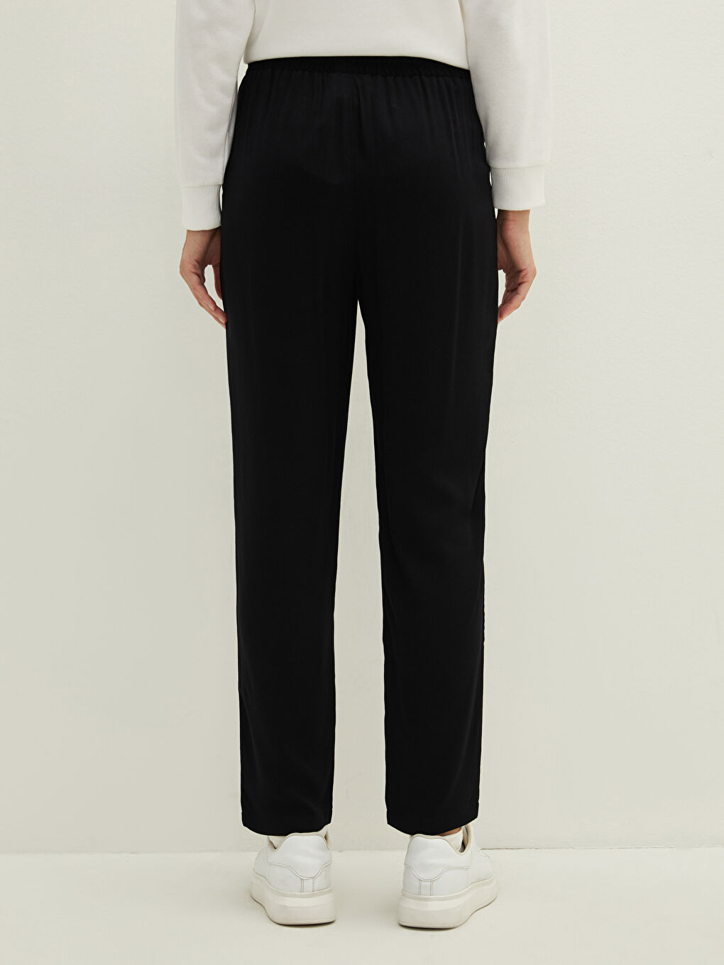 Siyah Beli Lastikli Cep Detaylı Belmando Kumaş Kadın Pantolon-4