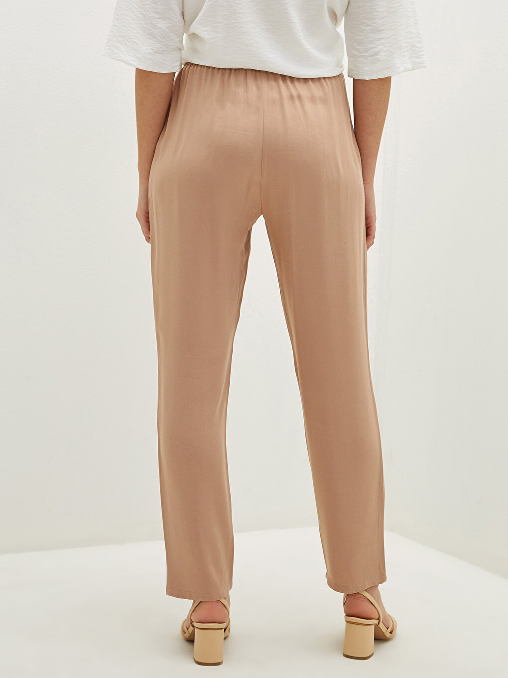 Pantalone za Žene od Belmando Materijala sa Elastičnim Strukem i Džepovima-11