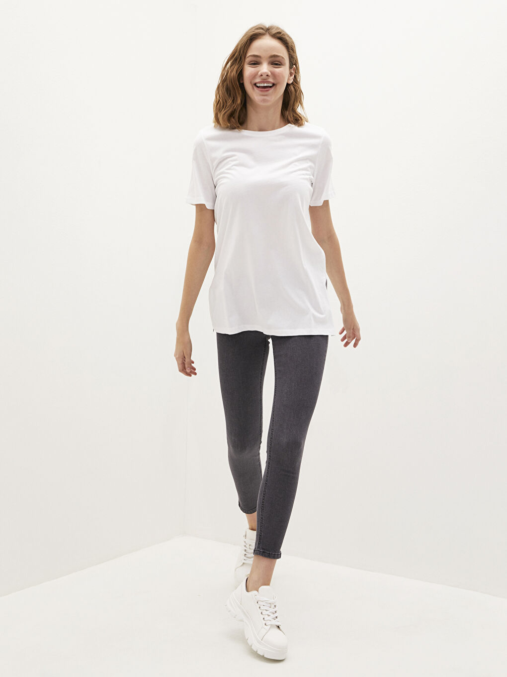 Beyaz Bisiklet Yaka Pamuklu Basic Tişört-1