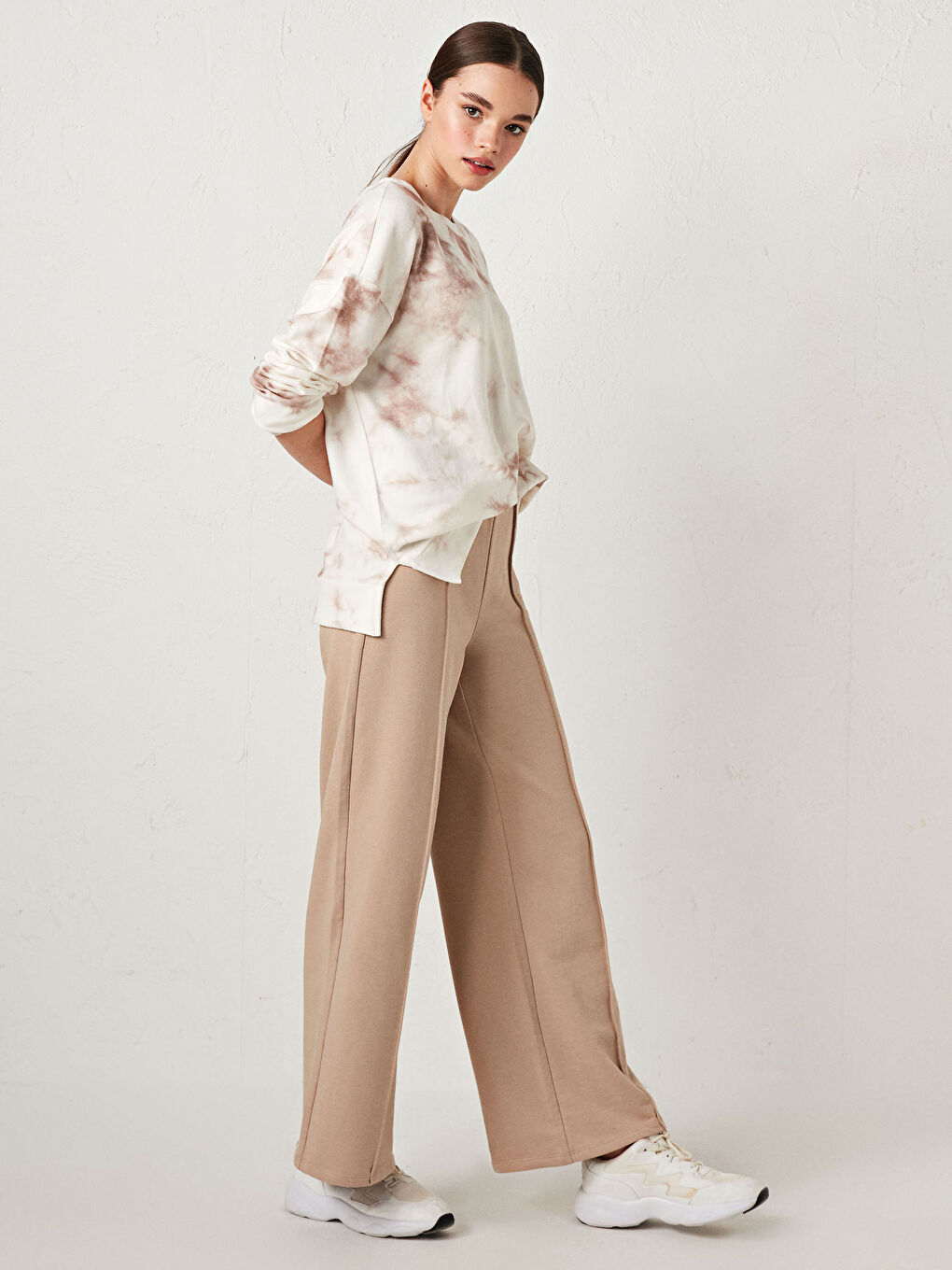 Bej Beli Lastikli Geniş Paça Kadın Eşofman Altı-5