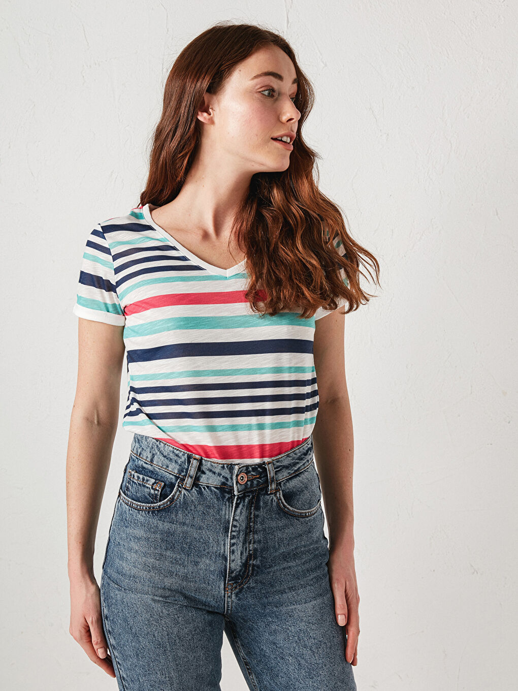 Turkuaz V Yaka Çizgili Kısa Kollu Kadın Tişört-2