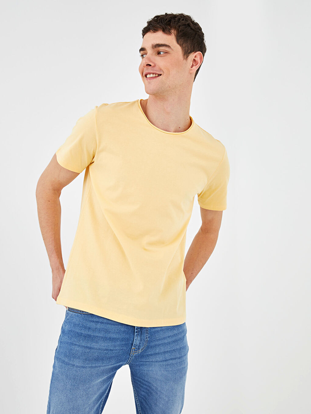 Sarı Bisiklet Yaka Basic Penye Tişört-4