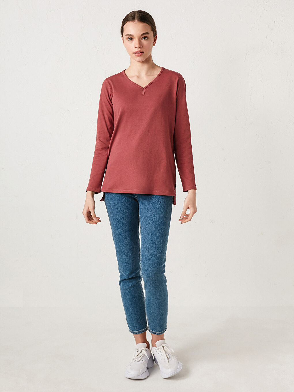 تي شيرت نسائي كم طويل سادة بياقة على شكل حرف V-2