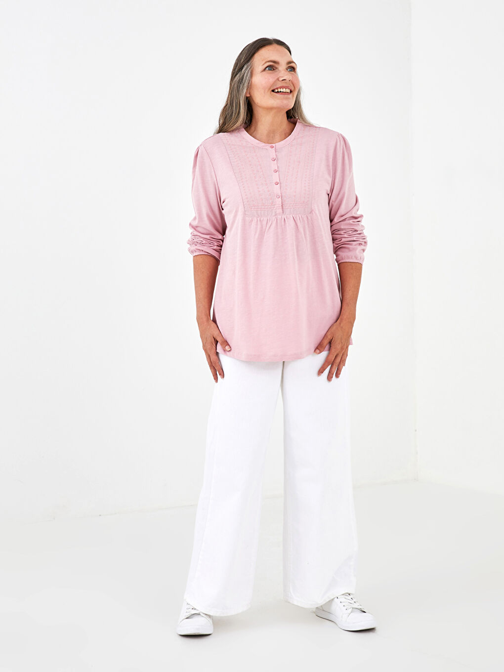 Pembe Bisiklet Yaka Düğme Detaylı Nakışlı Kadın Bluz-3