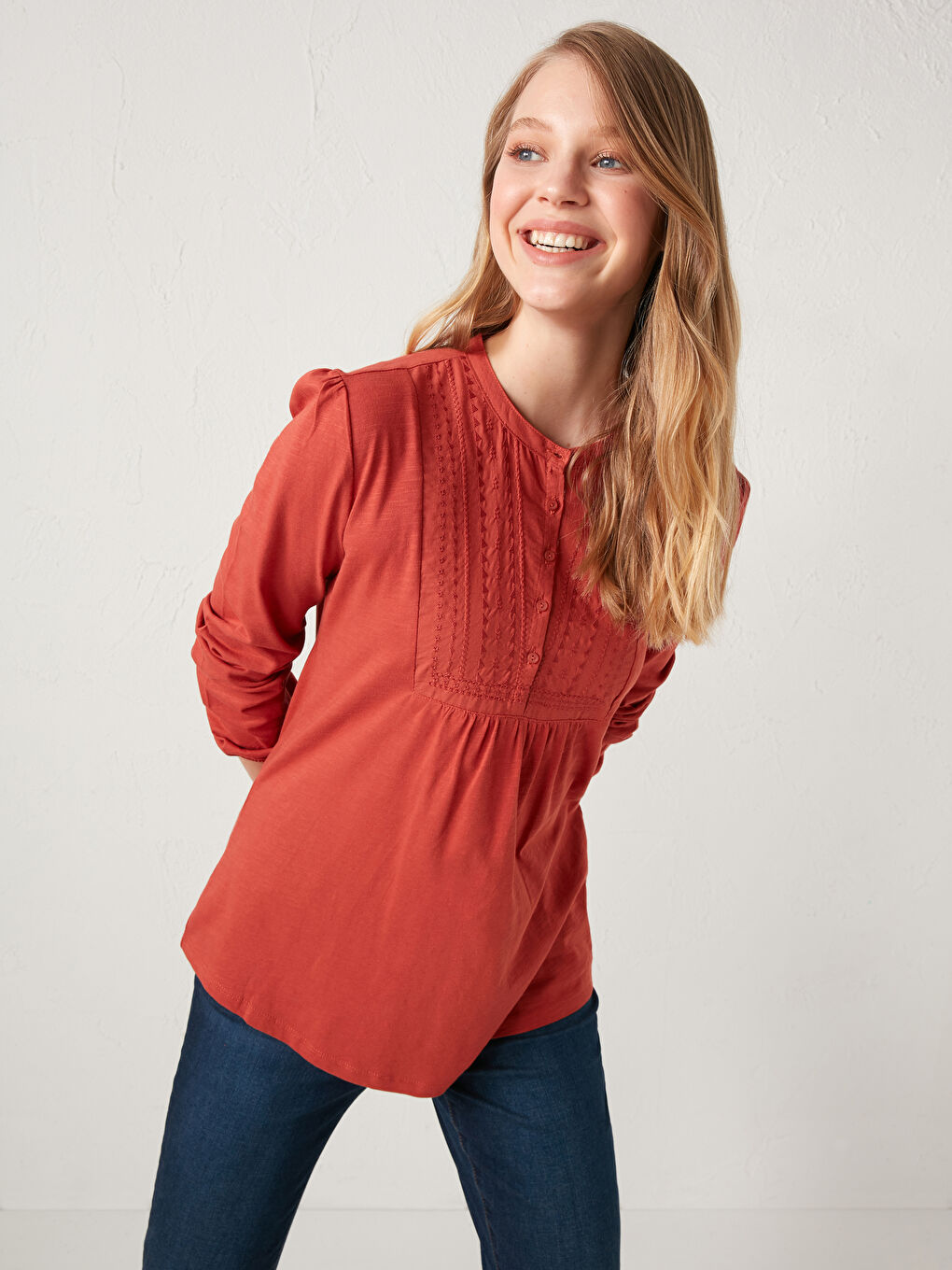 Turuncu Bisiklet Yaka Düğme Detaylı Nakışlı Bluz-1