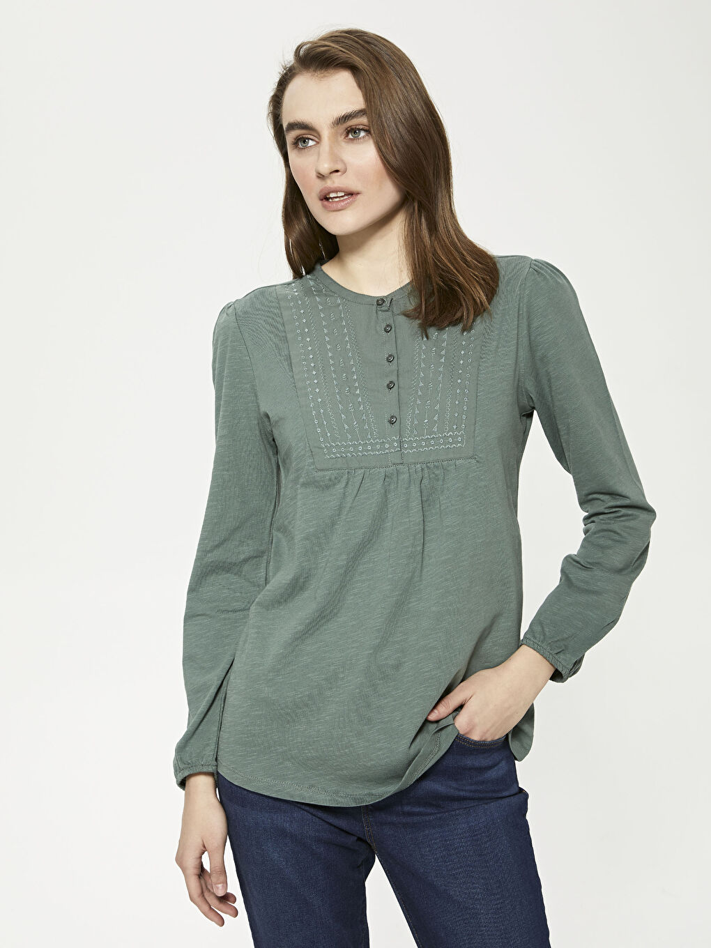Yeşil Bisiklet Yaka Düğme Detaylı Nakışlı Bluz-1