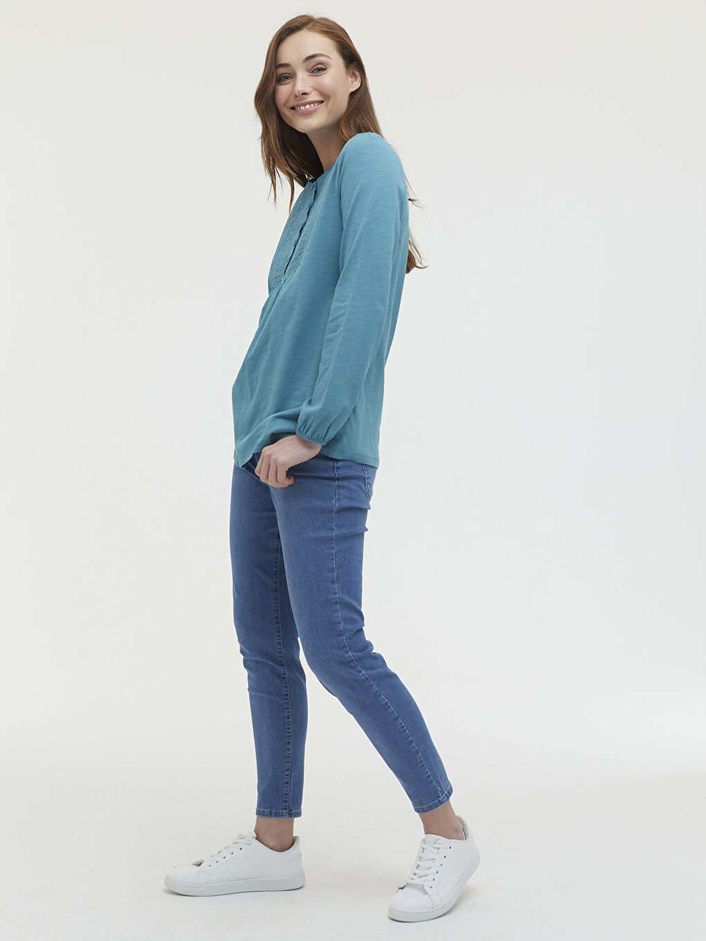 Turkuaz Bisiklet Yaka Düğme Detaylı Nakışlı Bluz-2